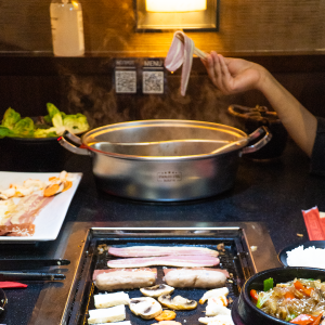 Using the Hotpot at Mommy Mookrata Leeds